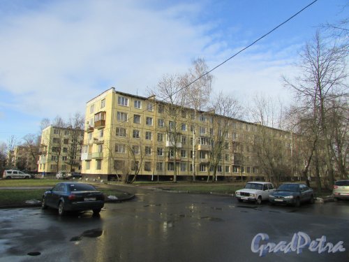 Новоизмайловский проспект, дом 32, корпус 3 (слева) и корпус 4 (справа). Фото 11 февраля 2020 г.
