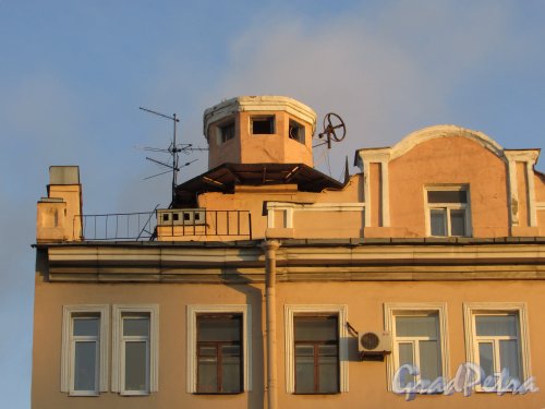 Лиговский проспект, дом 228, литера А. Башня ПВО на крыше дома. Фото 27 февраля 2020 г.
