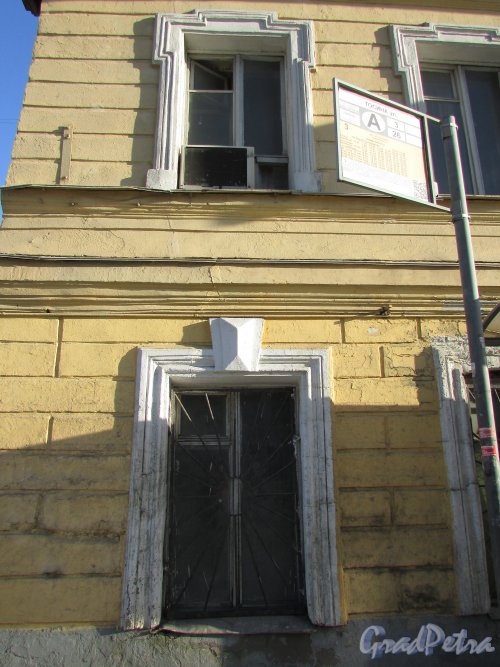 Лиговский проспект, дом 236, литера А. Окна здания. Фото 27 февраля 2020 г.