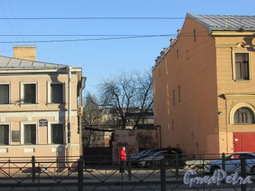 Участок между домом 144 и 146 по Лиговскому проспекту. Фото 25 февраля 2020 г.

