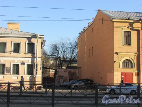 Участок между домом 144 и 146 по Лиговскому проспекту. Фото 25 февраля 2020 г.
