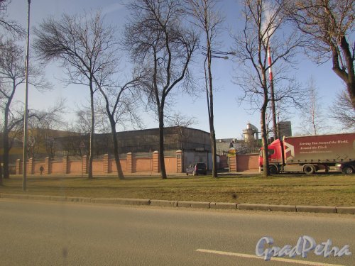 Лиговский проспект, дом 281. Въезд на территорию ЗАО «Аист». Фото 25 февраля 2020 г.
