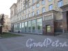 Московский проспект, дом 191, литера А. Коммерческие помещения первого этажа в левой части здания, здающиеся в аренду. Фото 8 апреля 2020 г.