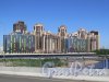 Приморский пр., д. 137.  Жилой комплекс «Золотая гавань». Общий вид с Яхтенного моста. фото май 2018 г.