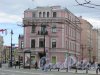 Невский проспект, дом 124. Фасад здания, выходящий на Суворовский пр.. Фото 7 мая 2020 г.
