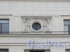 Невский проспект, дом 141, литера А. Барельеф «Треугольник и циркуль». Фото 7 мая 2020 г.