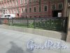 Невский проспект, дом 176, литера А. Ограда сквера перед лицевым зданием. Фото 7 мая 2020 г.