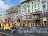 Открытие Крестного хода на Невском проспекте. Фото с тротуара у Гостного Двора. Фото 12 сентября 2018 г.