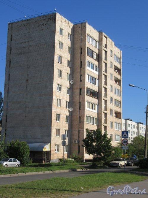 Ораниенбаумский пр. (Ломоносов), д. 21, к. 2. 9-ти этажный (точечный) жилой дом. Общий вид. фото июль 2018 г.