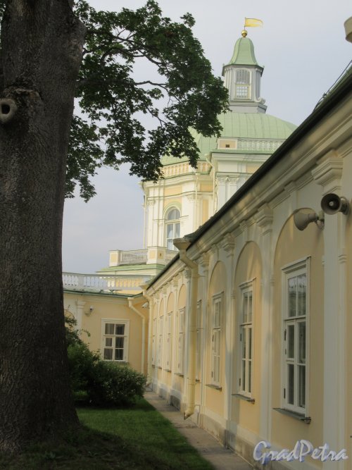  Большой (Меншиковский) дворец. Церковный флигель со стороны двора. фото август 2018 г.