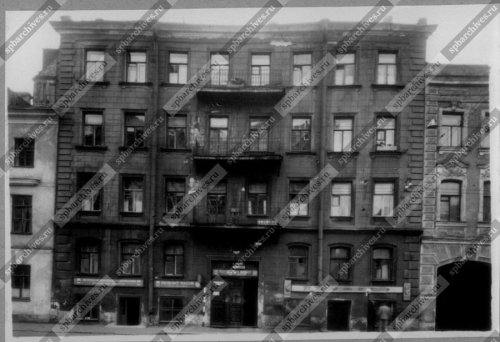 Вид главного фасада дома №133 на Невском проспекте. Дата съёмки: 1949 г. Автор съемки не установлен.