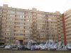 Петергофское шоссе, дом 5, корпус 1. Фрагмент здания . Вид с игровой детской площадки между домами 5, корпуса 1 и 2. Фото март 2014 г.