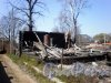 Выборгское шоссе, дом 142. Остов сгоревшего деревянного дома. Фото 4 мая 2009 года.