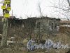 Пос. Торики, Аннинское шоссе, дом 45. Сгоревший дом. Общий вид со стороны Ленинградской ул. Фото 19 апреля 2015 г.