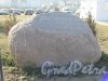 Пулковское шоссе, д. 70. Камень с надписью у офиса Ситроен. фото март 2015 г.