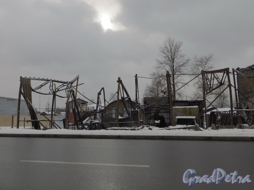 Глухоозерское шоссе, дом 9. Последствия пожара. Фото 19 марта 2014 года.