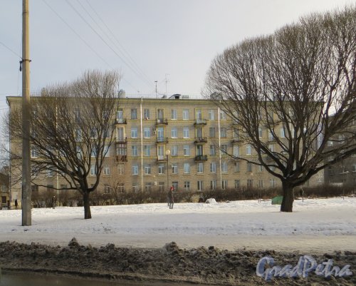 Ланское шоссе, дом 3, корпус 2, литера А. Вид на жилой дом с набережной Черной речки. Фото 11 февраля 2015 года.