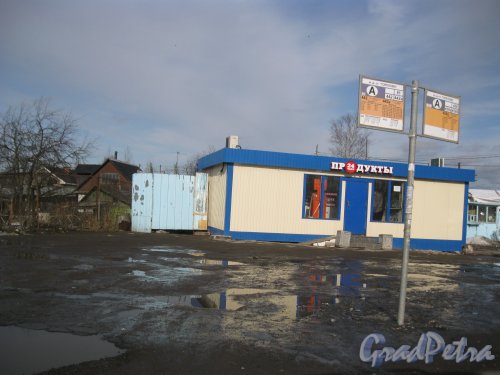 Пос. Торики, Аннинское шоссе, дом 57а. Общий вид магазина. Фото 6 марта 2015 г.