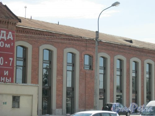 Митрофаньевское шоссе, дом 2, корпус 2. Фрагмент фасада. Фото 3 июля 2015 г.
