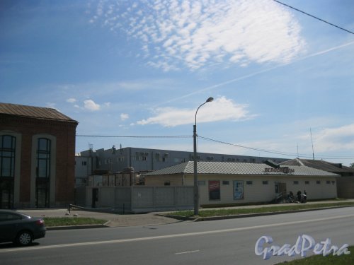 Митрофаньевское шоссе, дом 2, корпус 3. Павильон «Велосипеды». Общий вид здания. Фото 3 июля 2015 г.