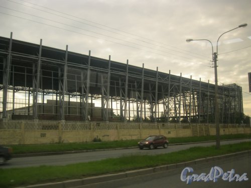 Московское шоссе, дом 44. Строительство здания на территории. Фото 3 июня 2015 г.