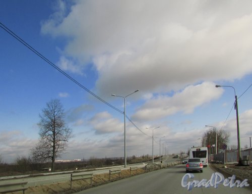 Пулковское, Петербургское шоссе, старый переезд через железнодорожные пути Варшавского направления. Фото 2 апреля 2016 года.