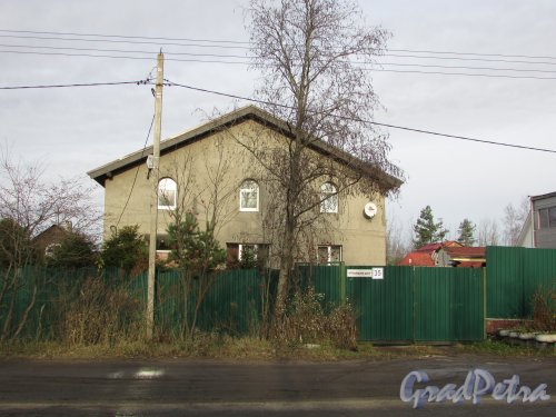 посёлок Сапёрный, Петрозаводское шоссе, дом 35. Индивидуальный жилой дом. Вид со стороны шоссе. Фото 2 ноября 2019 года.