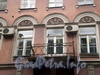 Ул. Ломоносова, д. 24. Бывший доходный дом. Фрагмент фасада с балконом. Фото март 2010 г.