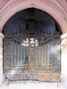Ул. Чехова, д. 6. Ворота во внутренний двор дома. Фото август 2006 г.