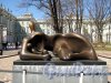 Миллионная ул., д. 39. Зимний дворец. Экспозиция скульптур Генри Мура в Большом дворе. Фото май 2011 г. 
