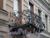 Роменская ул., д. 11. Решетка балкона. Октябрь 2008 г.