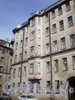 Таврическая ул., д. 45. Общий вид правой части здания. Апрель 2009 г.