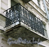 13-я Красноармейская ул., д. 24. Бывший доходный дом. Балкон. Фото июль 2009 г.