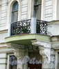 13-я Красноармейская ул., д. 30. Бывший доходный дом. Балкон. Фото июль 2009 г.