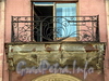 Гражданская ул., д. 10. Бывший доходный дом. Балкон. Фото июль 2009 г.