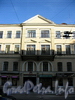 Мал. Морская ул., д. 8. Бывший доходный дом. Фрагмент фасада здания. Фото июль 2009 г.
