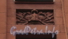 Бол. Монетная ул., д. 6. Бывший доходный дом. Художественное оформление фасада здания. Фото сентябрь 2009 г.