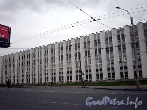 Софийская ул., д. 52. Фрагмент фасада здания со стороны проспекта Славы и Невского путепровода. Фото сентябрь 2008 г.