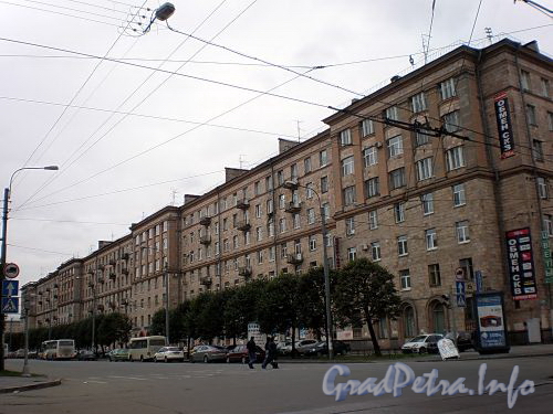Дома 3 и 5 по улице Типанова. Вид от улицы Ленсовета. Фото август 2008 г.