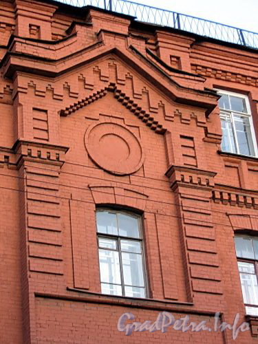Ул. Чехова, д. 13. Фрагмент фасада здания. Фото октябрь 2009 г.