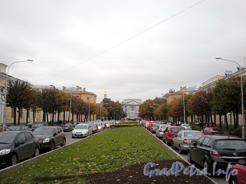 Перспектива Кленовой улицы от Манежной площади в сторону Замковой улицы и Инженерного замка. Фото октябрь 2009 г.