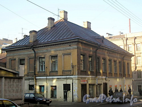 Фасад дома по Кузнечному пер.
