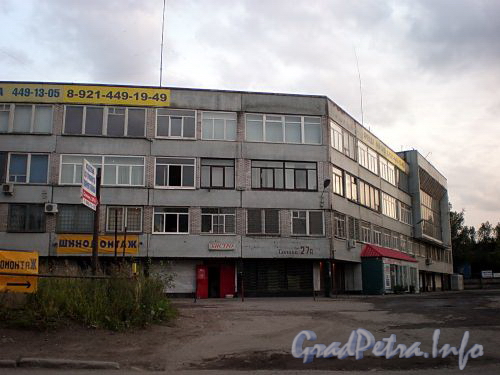 Ул. Салова, д. 27, лит. А. Производственное здание. Угловая часть фасада. Фото август 2008 г.