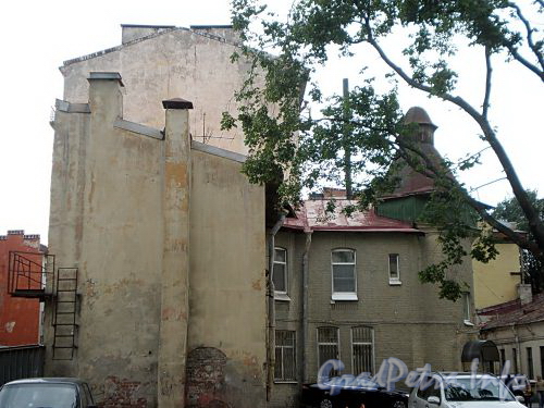 Ординарная ул., д. 4. Флигель особняка Г. Г. Винекена. Общий вид. Фото сентябрь 2009 г.