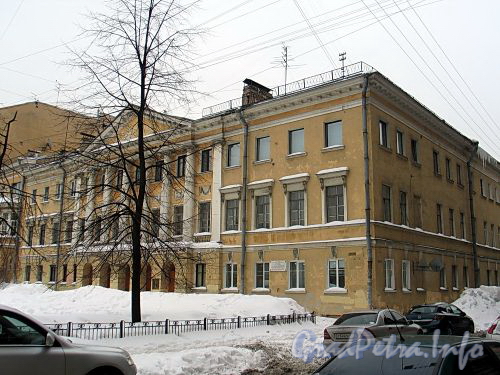 Ул. Рылеева, д. 1 (правая часть) / ул. Короленко, д. 9. Общий вид здания. Фото февраль 2010 г.