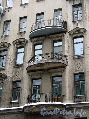 Ул. Рылеева, д. 20. Фрагмент фасада с балконами. Фото февраль 2010 г.