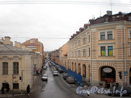 Перспектива улицы Ломоносова от Садовой улицы в сторону площади Ломоносова. Фото март 2010 г.