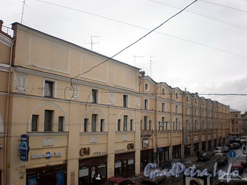 Ул. Ломоносова, д. 1. Центральная и правая части фасада. Фото март 2010 г.