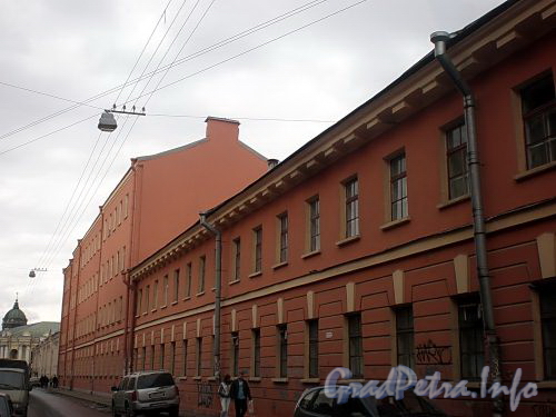 Дома 8 и 10 по улице Ломоносова. Фото март 2010 г.