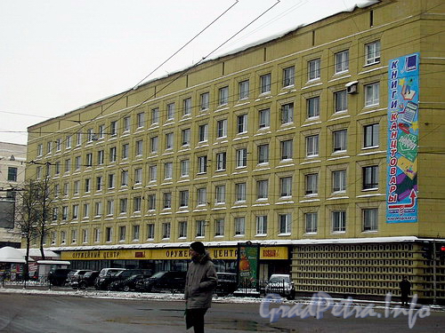 Тульская ул., д. 13 / Новгородская ул., д. 27. Фасад здания по Тульской улице.